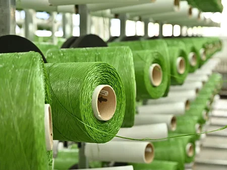  Bobinado de fibras y fijación de hilos