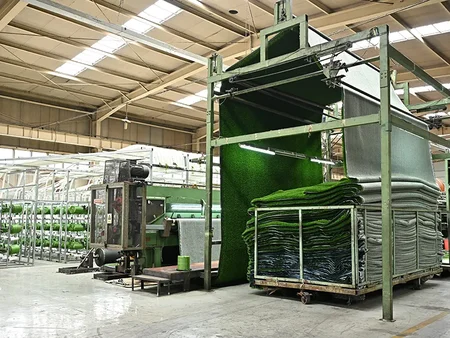 Inspección de la calidad del césped a mitad del proceso